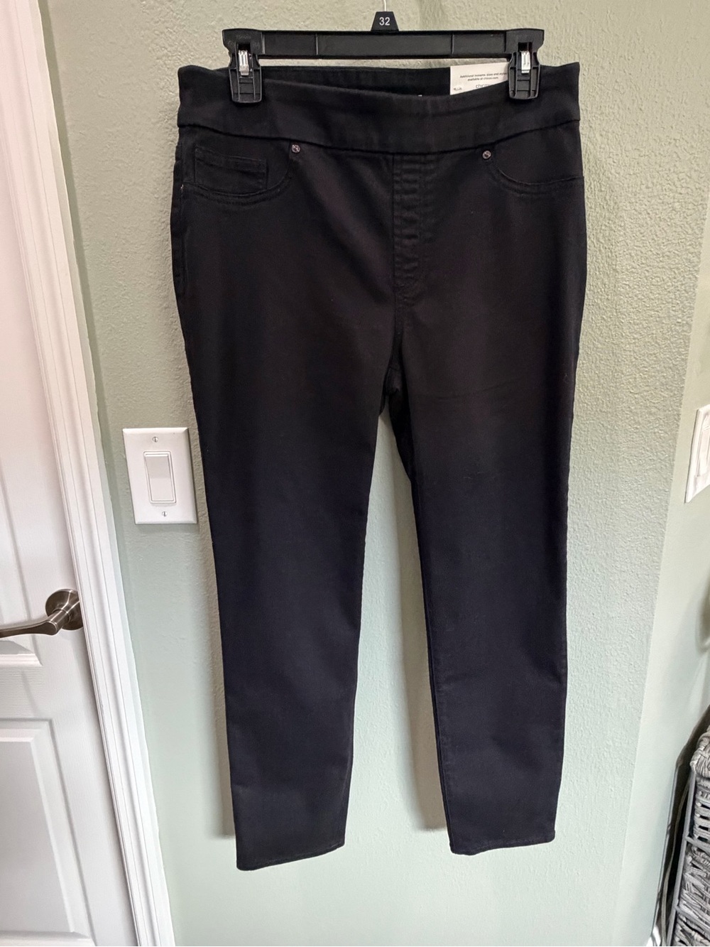 NWT Chico's Black Pull-On Jegging Ankle